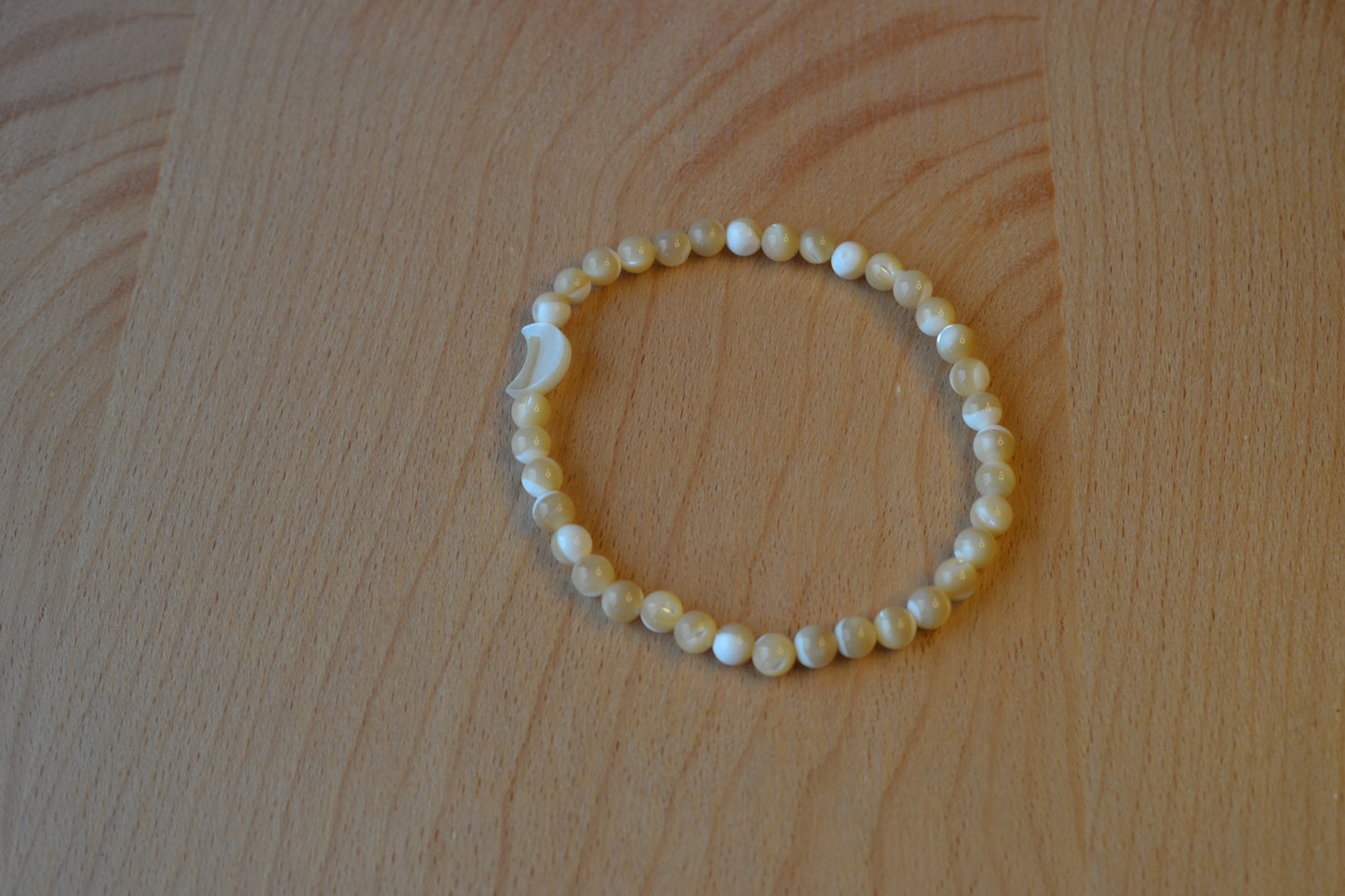 Yellow Mother of Pearl Bracelet – Joy, Emotional Renewal & Moonlight Energy