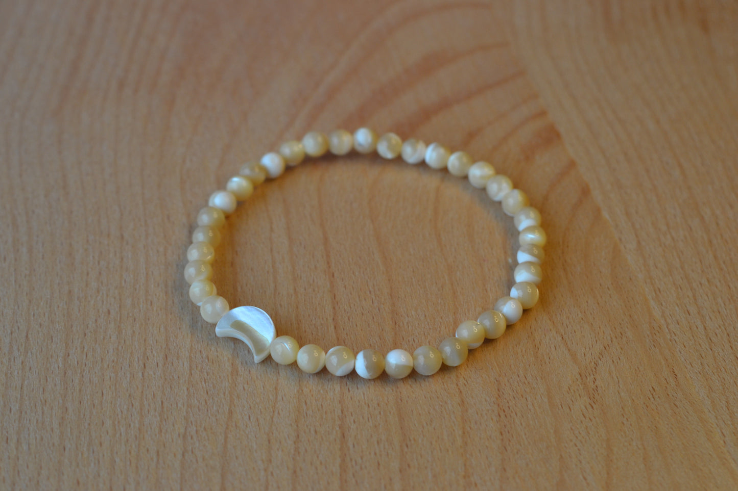 Yellow Mother of Pearl Bracelet – Joy, Emotional Renewal & Moonlight Energy