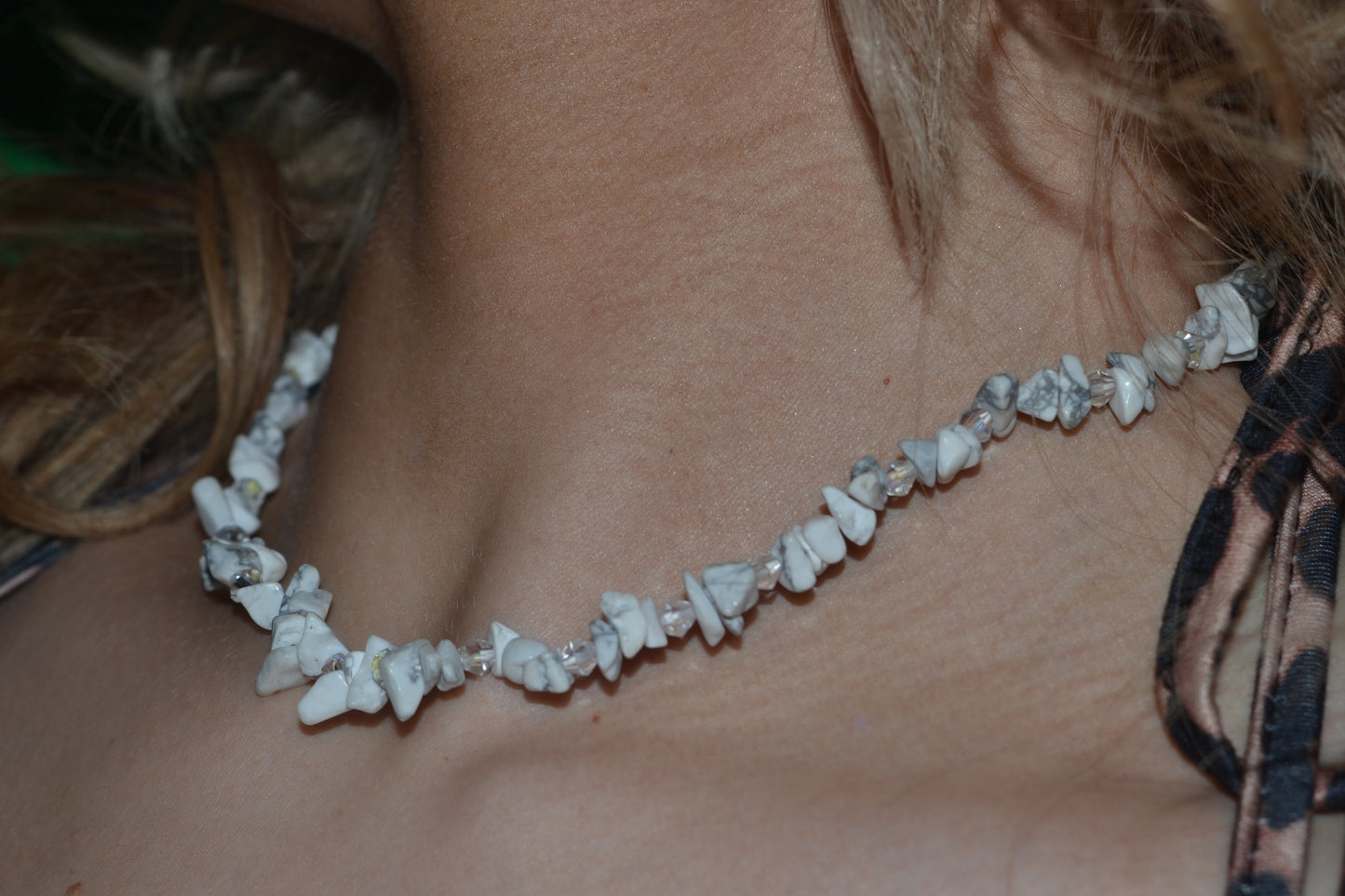 Calming Howlite Chip Choker 15"