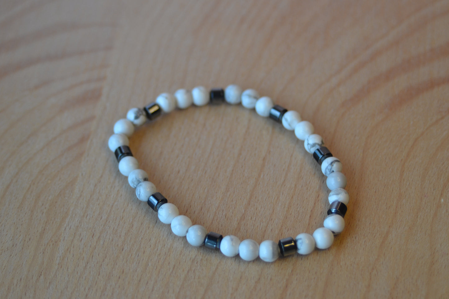 Howlite & Hematite Bracelet – Calm, Focus & Grounding