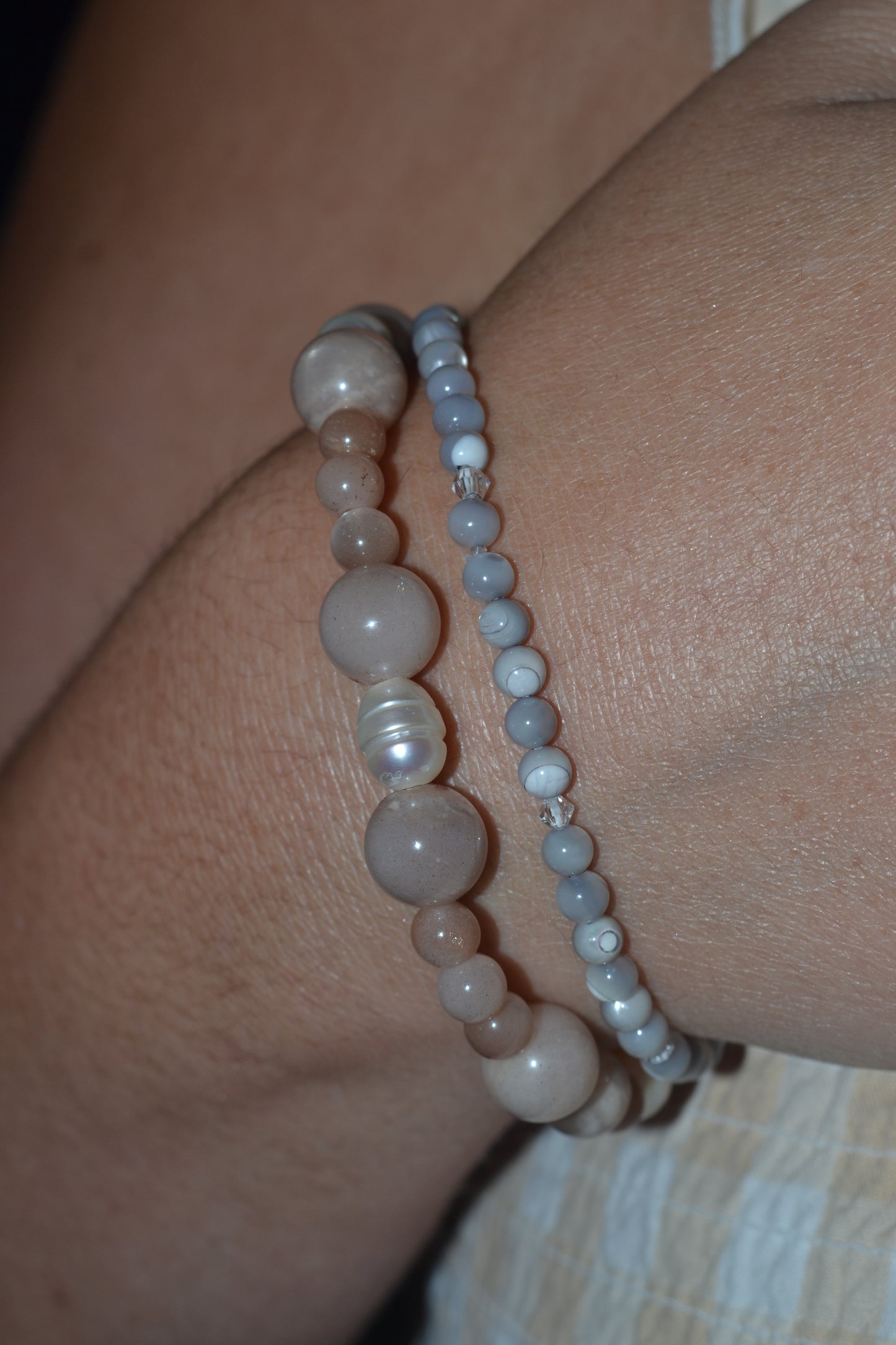Grey Mother of Pearl Bracelet – Delicate 2mm Beaded Elegance