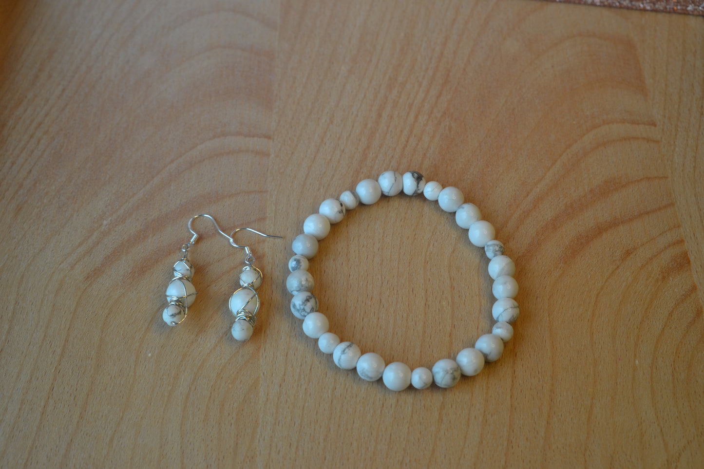 Howlite Bracelet & Earrings Set - Simple Elegance