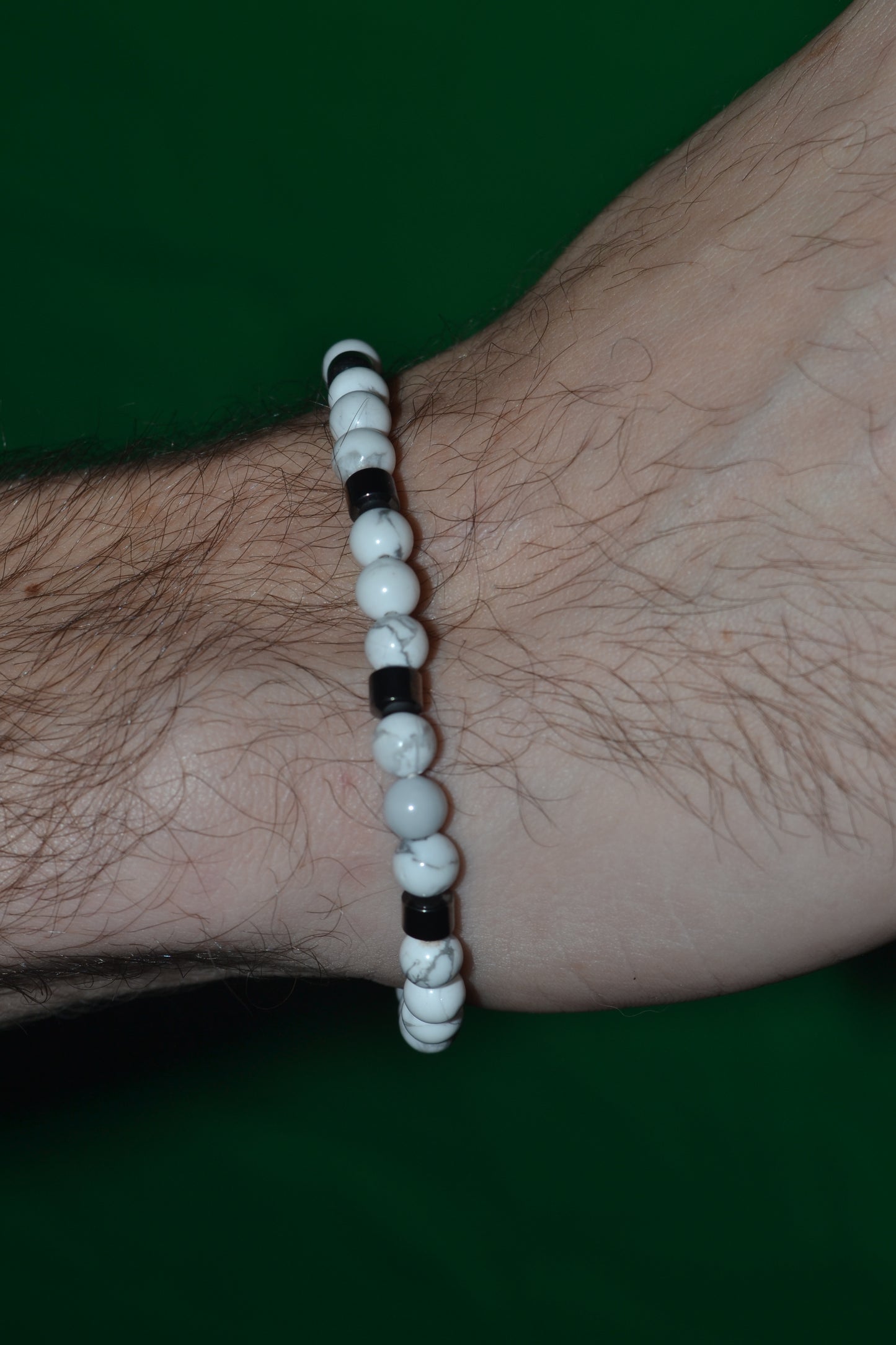 Howlite & Hematite Bracelet – Calm, Focus & Grounding