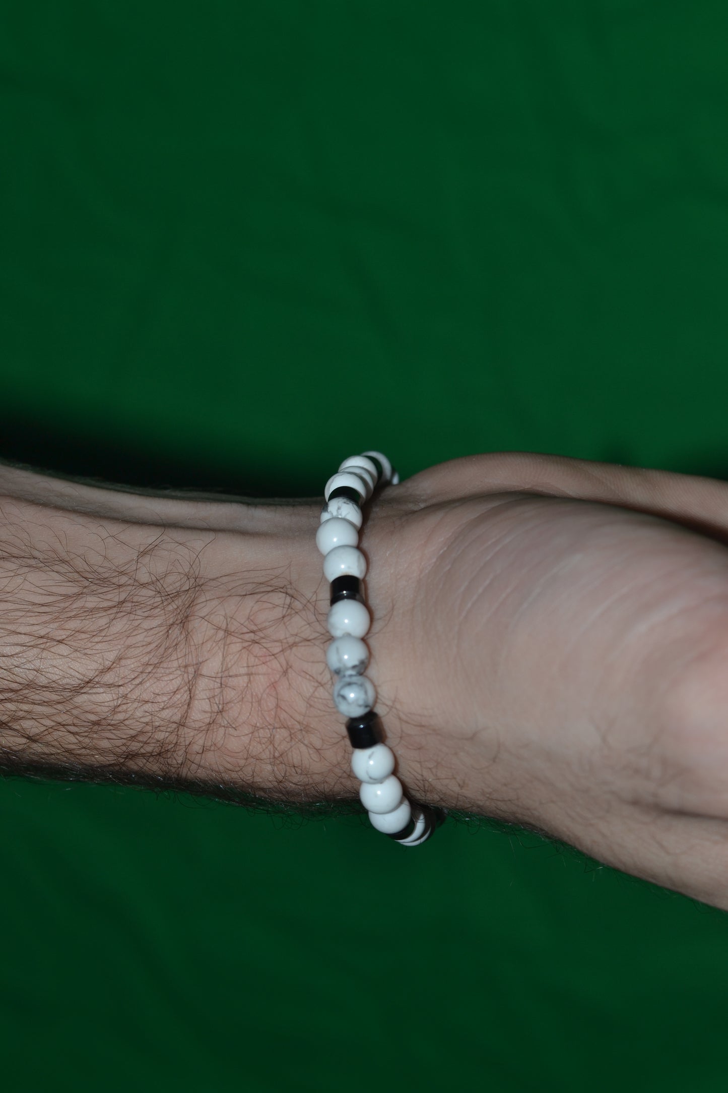 Howlite & Hematite Bracelet – Calm, Focus & Grounding