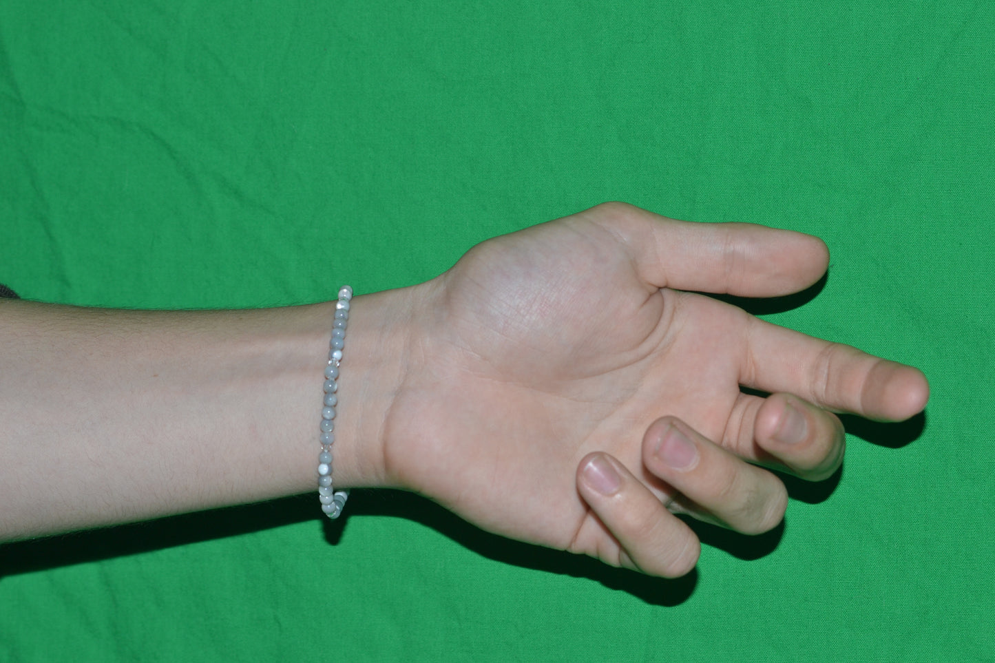 Grey Mother of Pearl Bracelet – Delicate 2mm Beaded Elegance